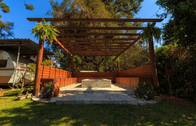 Pergolas à Angers : comment bien choisir le modèle adapté à votre extérieur
